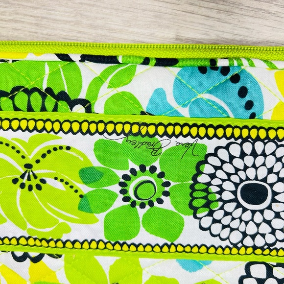 Vera Bradley Rosy Posies Sleeve Case Bag Tablet iPad Zipper Lime - Picture 9 of 9